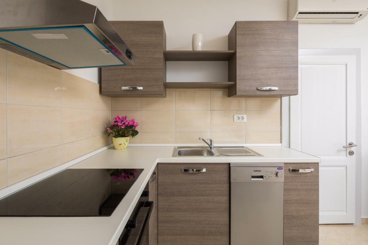 Sandy Beach Apartment 오미스 외부 사진